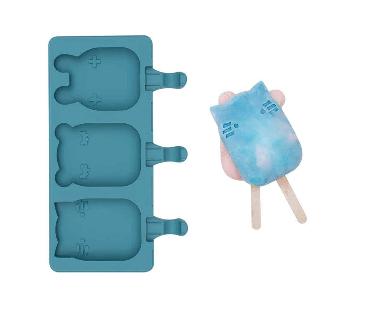 Molde para Gelados em Silicone Blue Dusk da marca We Might Be Tiny com gelado vista lateral