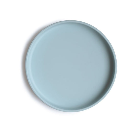 prato em silicone com ventosa para a alimentação de bebés e crianças na cor powder blue da marca mushie